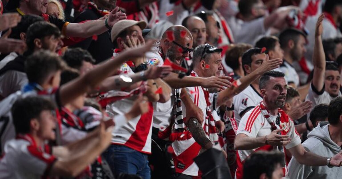Hinchas del Rayo Vallecano en la Conference League